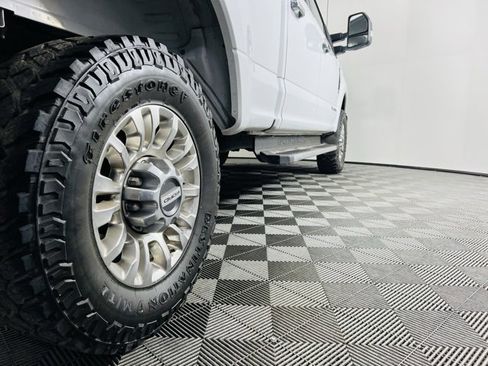 Used 2022 Ford F350 Lariat w/ Chrome Package image 6