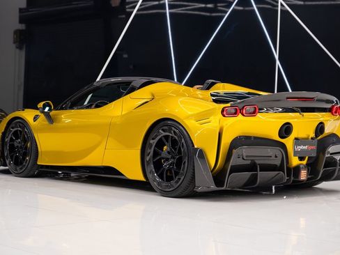 Used 2022 Ferrari SF90 Spider image 21