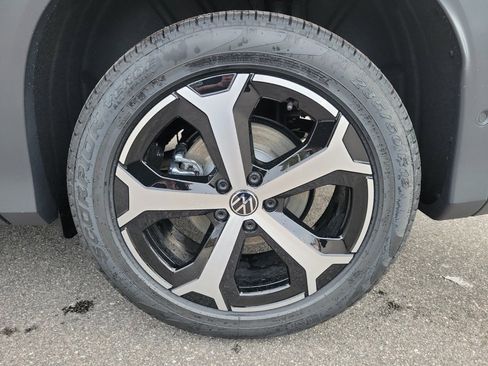 New 2026 Volkswagen Tiguan SE FWD image 25