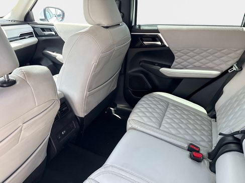 Used 2023 Mitsubishi Outlander SEL FWD image 15
