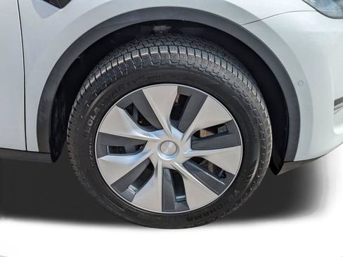 Used 2021 Tesla Model Y Long Range AWD/4WD image 11