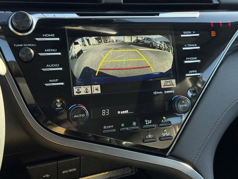 Used 2020 Toyota Camry XLE image 30