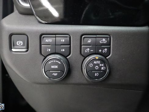 Used 2024 Chevrolet Silverado 1500 LT Trail Boss w/ LT Trail Boss Premium Package image 13