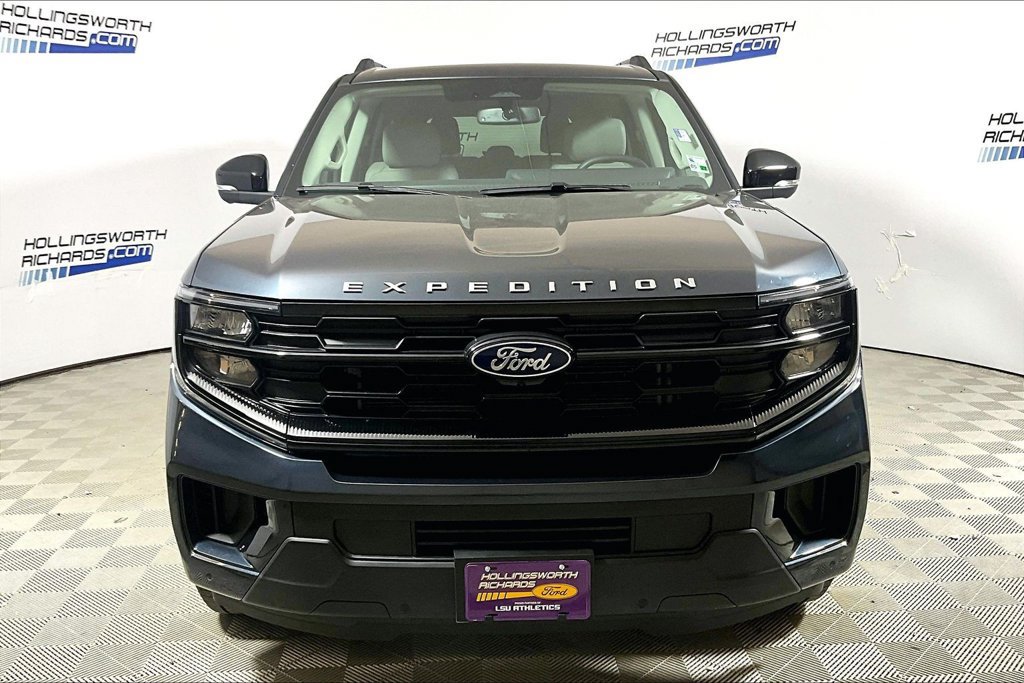 Used 2026 Ford Expedition Active RWD image 2
