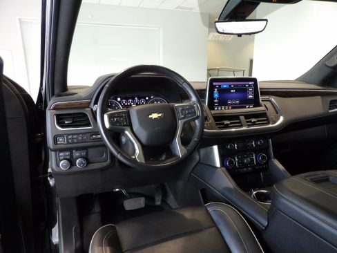 Used 2021 Chevrolet Suburban Premier AWD/4WD image 18