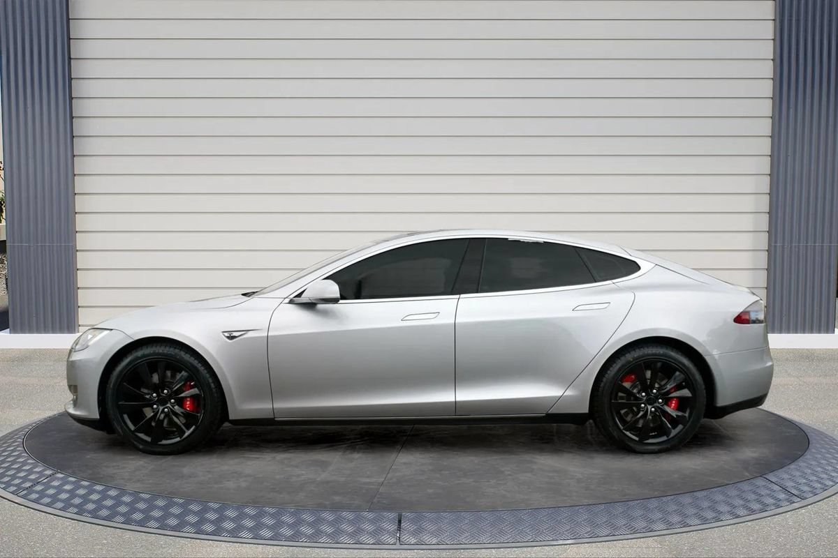 Used 2013 Tesla Model S RWD image 4