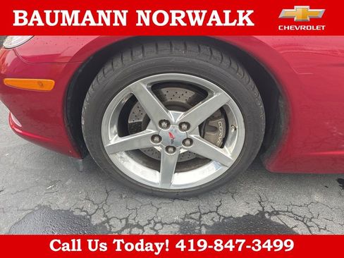 Used 2005 Chevrolet Corvette Coupe w/ Preferred Equipment Group RWD image 3