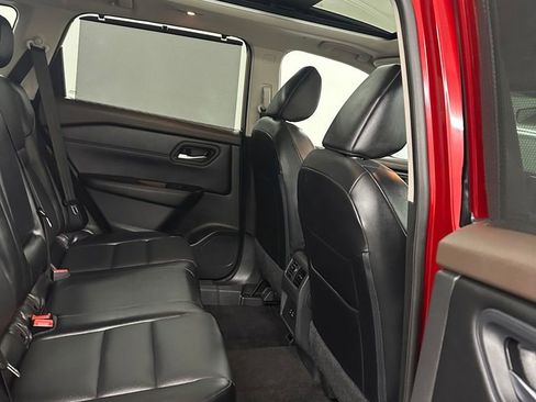 Used 2023 Nissan Rogue SV w/ SV Premium Package image 31