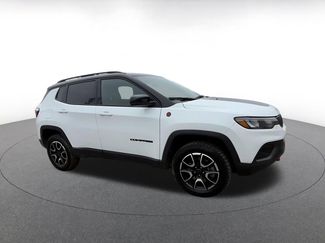 Used 2025 Jeep Compass Trailhawk video 2