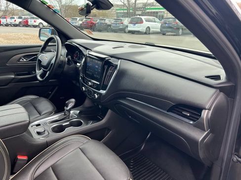 Used 2023 Chevrolet Traverse Premier AWD/4WD image 30