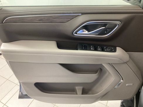 Used 2022 Chevrolet Tahoe Z71 w/ Luxury Package AWD/4WD image 15