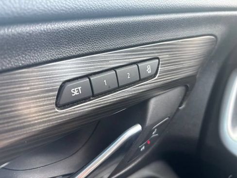 Used 2022 GMC Terrain SLT w/ Infotainment Package II FWD image 13