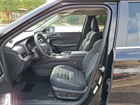 New 2025 Mitsubishi Outlander SE image 8