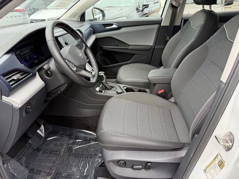 Used 2024 Volkswagen Taos SE image 14