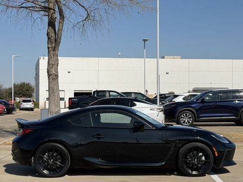 Used 2024 Toyota GR86 Premium image 3