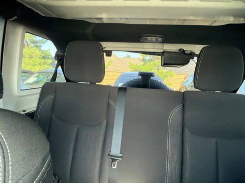 Used 2016 Jeep Wrangler Unlimited Sahara AWD/4WD image 26