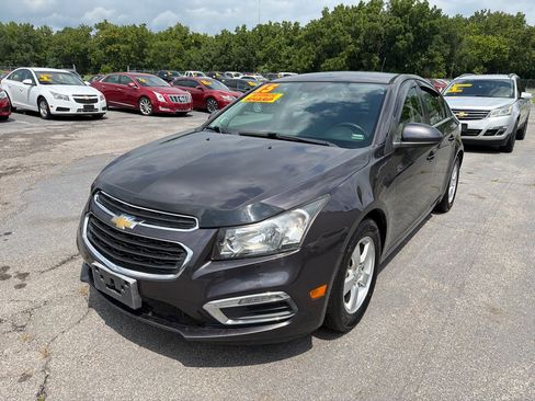 Used 2015 Chevrolet Cruze LT w/ Technology Package FWD image 2