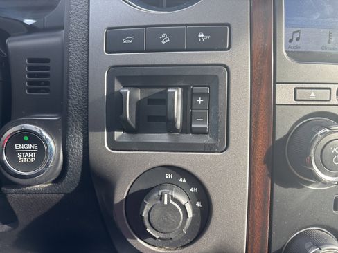 Used 2016 Ford Expedition EL Platinum image 40