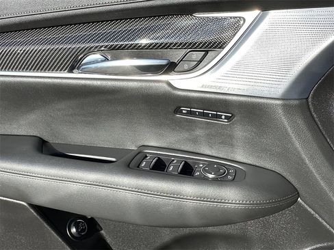 Used 2024 Cadillac XT6 Sport image 11