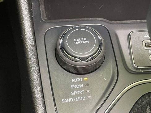 Used 2021 Jeep Cherokee Latitude Lux image 31