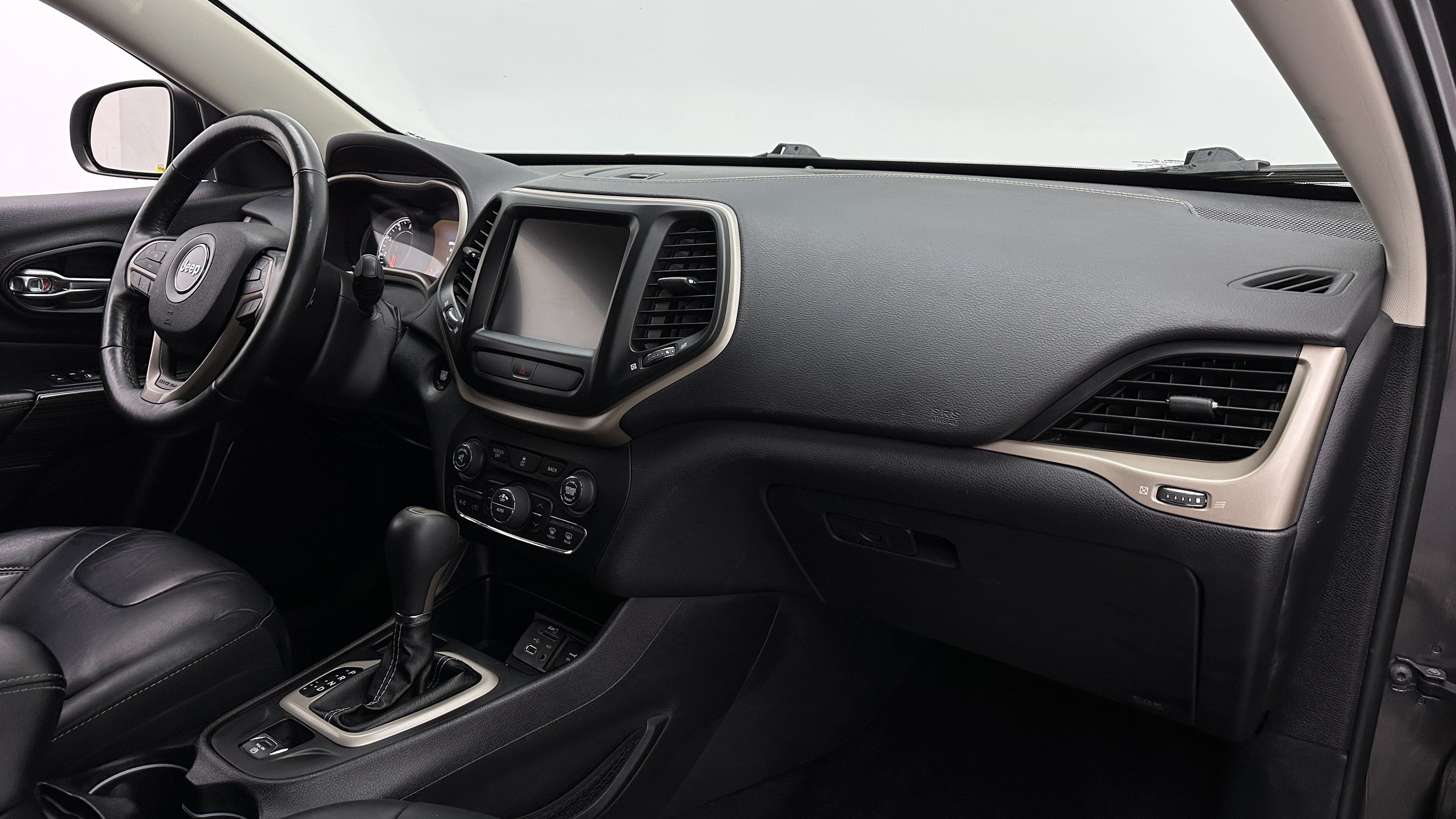 Used 2017 Jeep Cherokee Limited FWD image 35