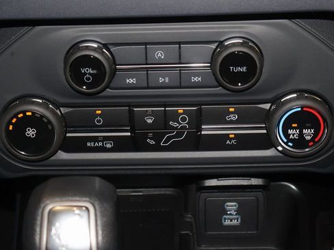 New 2025 Ford Bronco 4-Door image 21