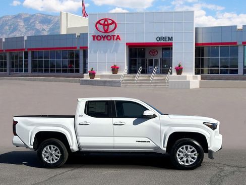 New 2026 Toyota Tacoma SR5 AWD/4WD image 3