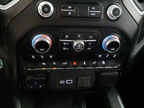Used 2021 GMC Sierra 1500 AT4 w/ AT4 Premium Package AWD/4WD image 23