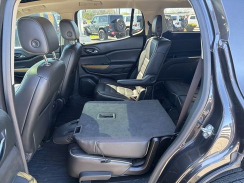 Used 2018 GMC Acadia Denali w/ Technology Package FWD image 25