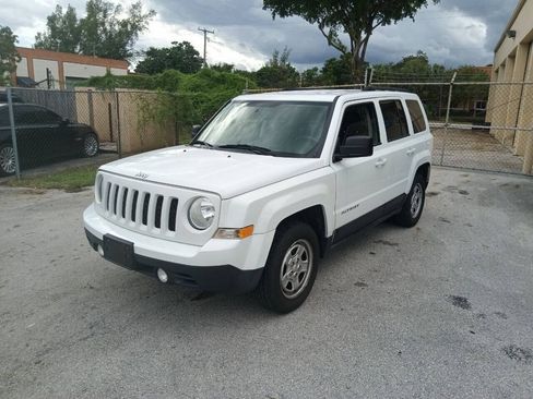 Used 2017 Jeep Patriot Sport w/ Power Value Group FWD image 3