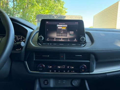 Used 2025 Nissan Rogue SV AWD/4WD image 17