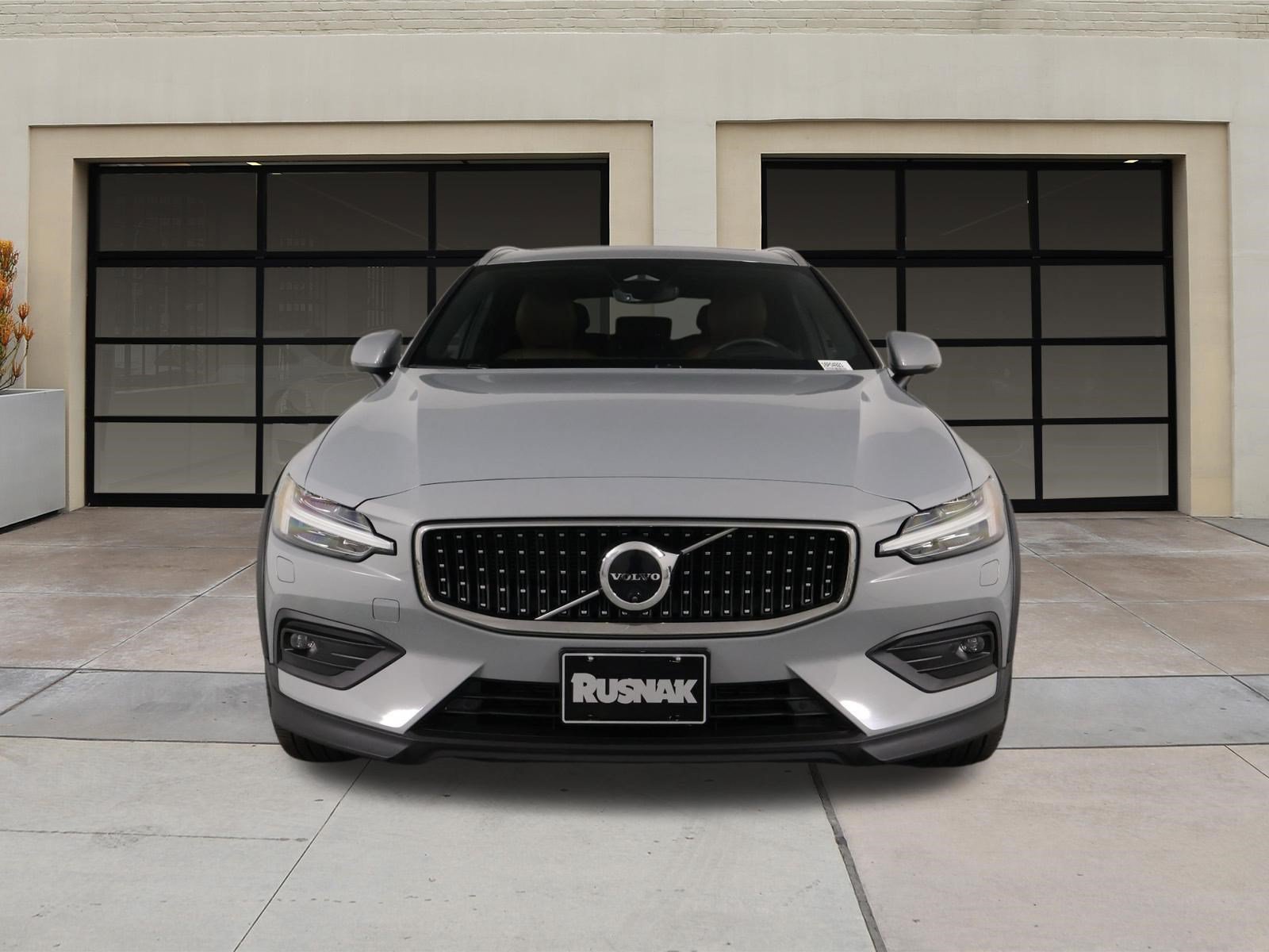 Used 2025 Volvo V60 B5 Cross Country Ultra AWD/4WD image 6