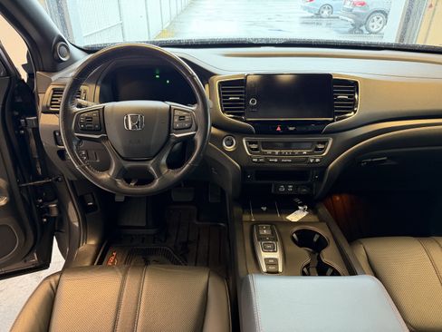 Used 2025 Honda Ridgeline TrailSport image 10