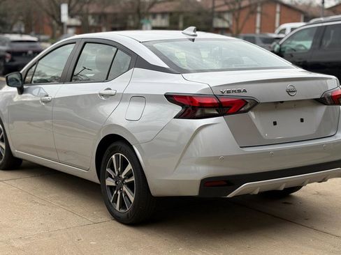 Used 2025 Nissan Versa SV image 5