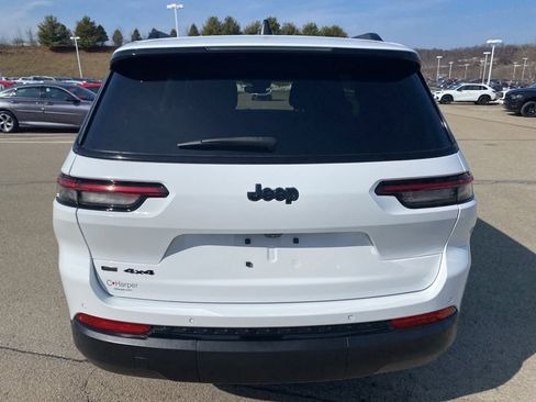 Used 2023 Jeep Grand Cherokee L Laredo image 4