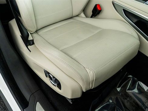 Used 2022 Jaguar F-PACE SVR image 30