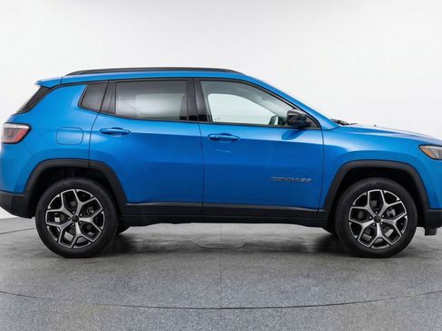 Used 2025 Jeep Compass Limited AWD/4WD image 11