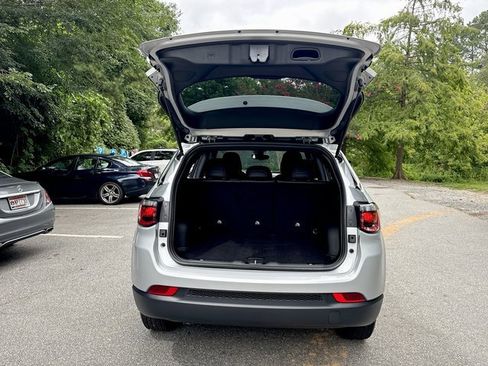 Used 2025 Jeep Compass Latitude image 23