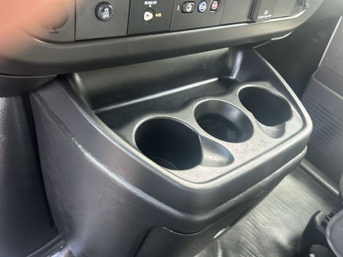 Used 2018 Chevrolet Express 2500 RWD image 30