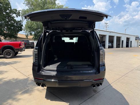 Used 2025 Chevrolet Suburban RST w/ RST Capability Package AWD/4WD image 33