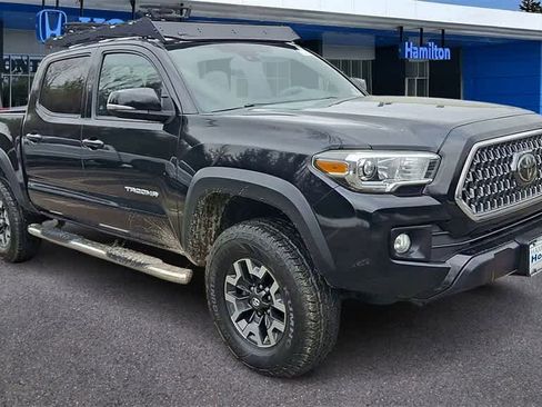 Used 2019 Toyota Tacoma TRD Off-Road image 2