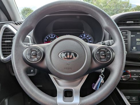Used 2020 Kia Soul LX FWD image 17