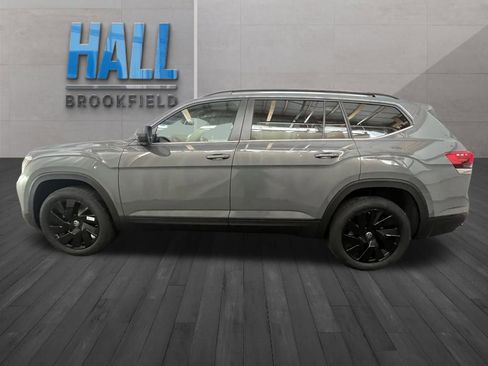 New 2026 Volkswagen Atlas SE image 2