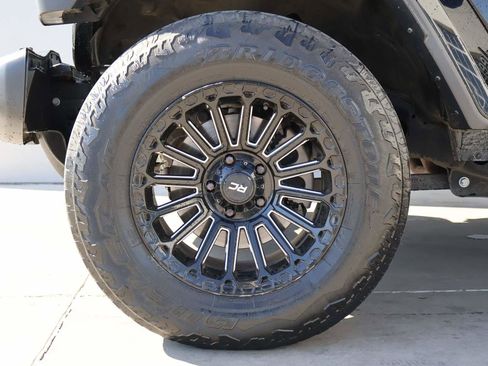 Used 2022 Jeep Gladiator Sport image 6