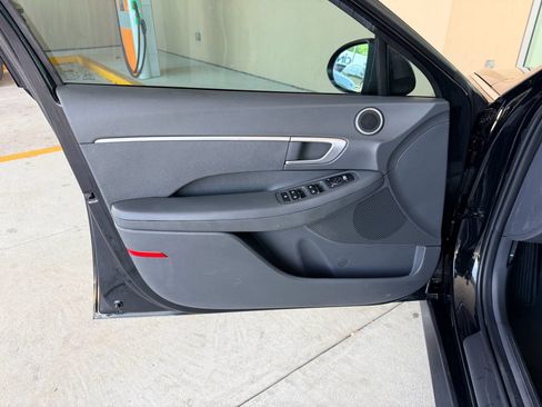 Used 2022 Hyundai Sonata SE w/ Cargo Package FWD image 9