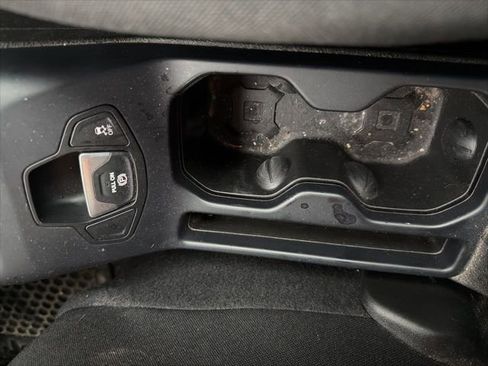 Used 2020 Jeep Renegade Latitude w/ Cold Weather Group image 27