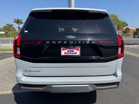 Used 2025 Ford Expedition Platinum AWD/4WD image 10