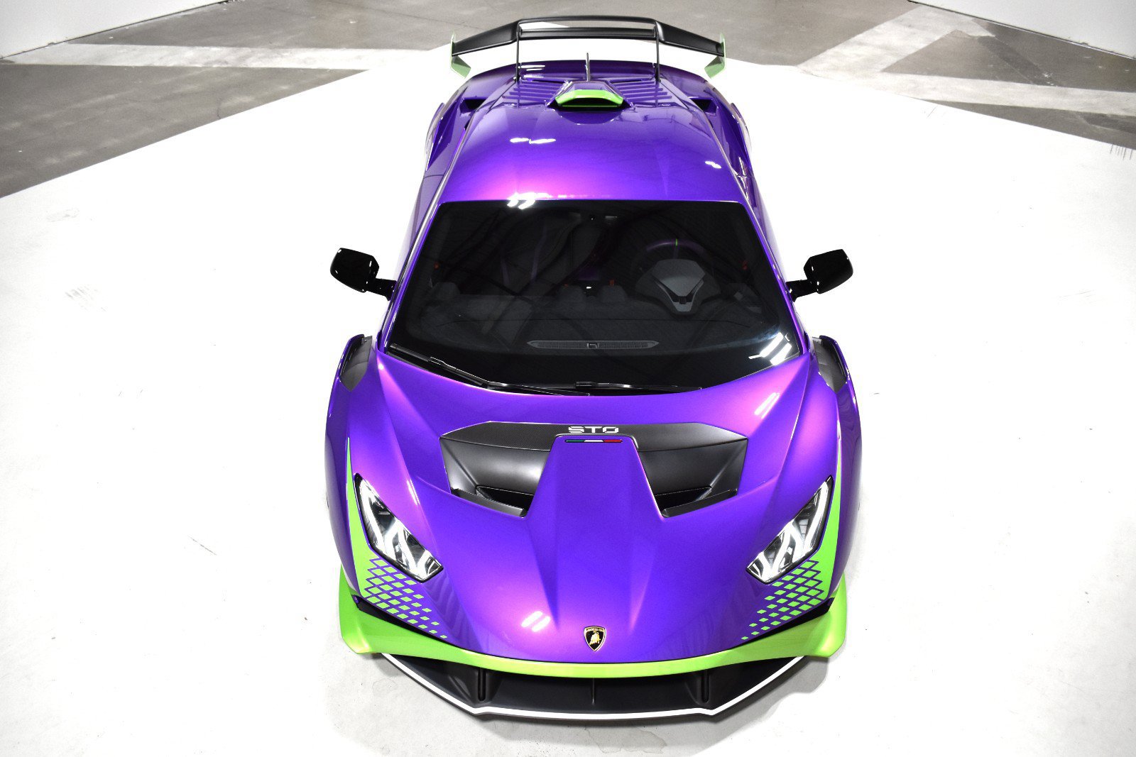 Used 2023 Lamborghini Huracan STO RWD image 14