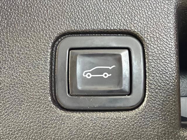Used 2018 Chevrolet Equinox Premier FWD image 21
