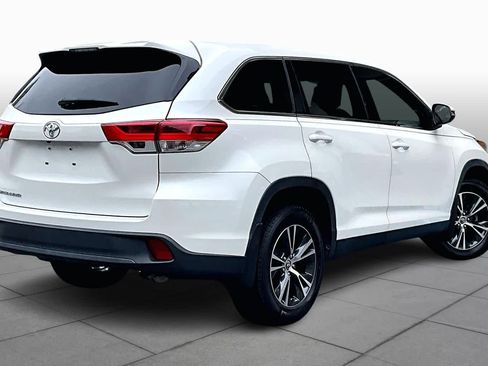 Used 2019 Toyota Highlander LE image 13